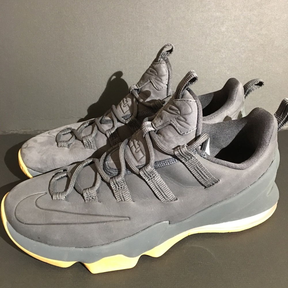 Nike Lebron XIII Low AH8289-001 Size 8.5